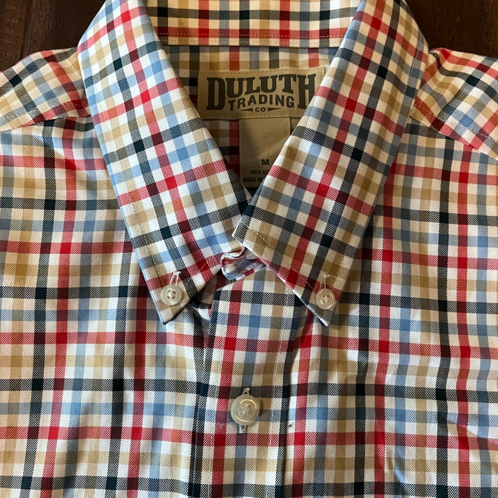 Duluth trading Company men’s short sleeve button up size medium trim - Picture 3 of 4